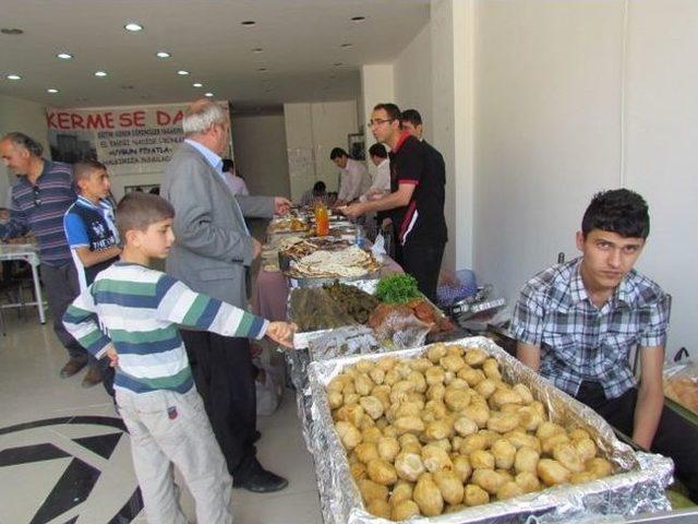 Fakir Öğrenciler Yararına Kermes Düzenlendi