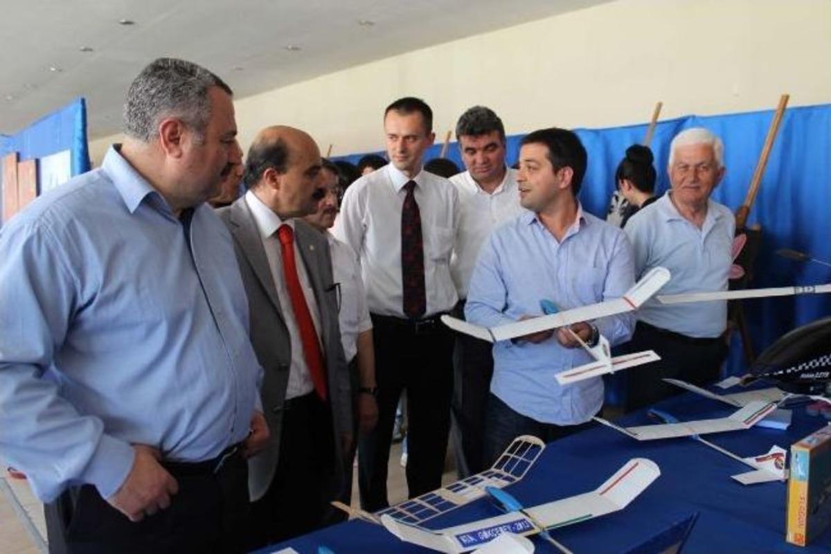 G&ouml;k&ccedil;ebey&rsquo;de Yağlı Boya Resim Ve Model U&ccedil;ak Kursları Yılsonu Sergisi