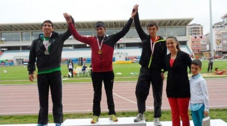 Furkan&rsquo;dan Atletizmde B&uuml;y&uuml;k Başarı