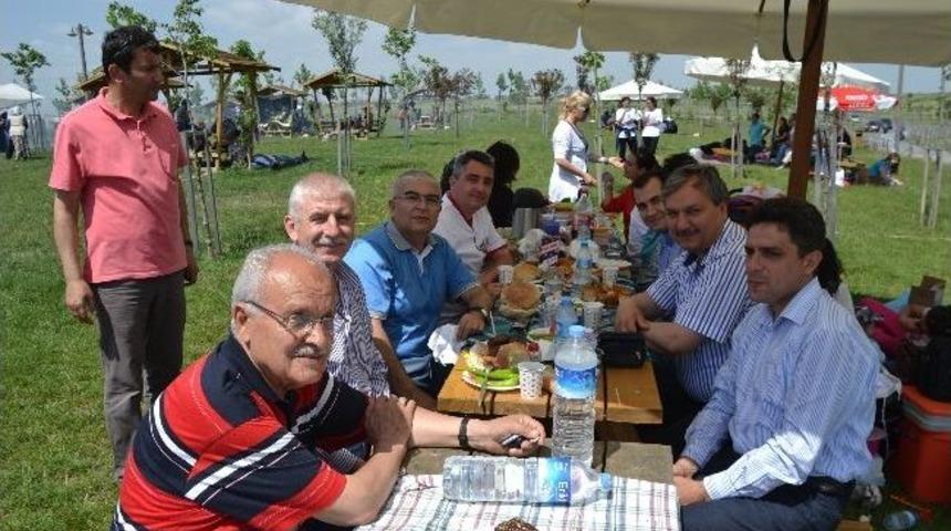 Polisler Piknikte Buluştu