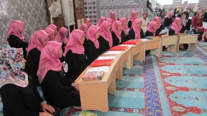 &Ouml;demiş Efe Konut Kur&rsquo;an Kursu&rsquo;nda Mezuniyet T&ouml;reni