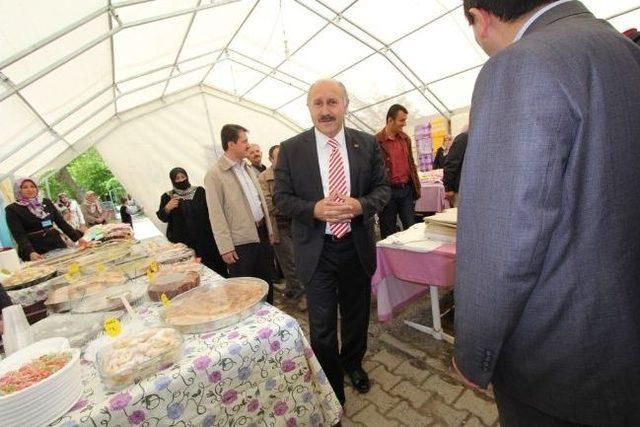 Öğrenciler Yararına Kermes Düzenlendi