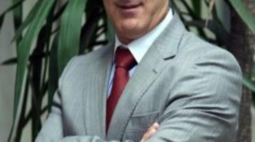 Gazeteci Ali Eyce Roman Yazdı