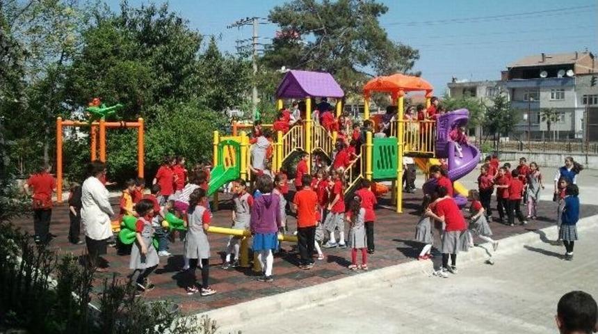 &ldquo;okullar Hayat Olsun&rdquo; Projesi İle &Ccedil;ocuk Parkı Yapıldı