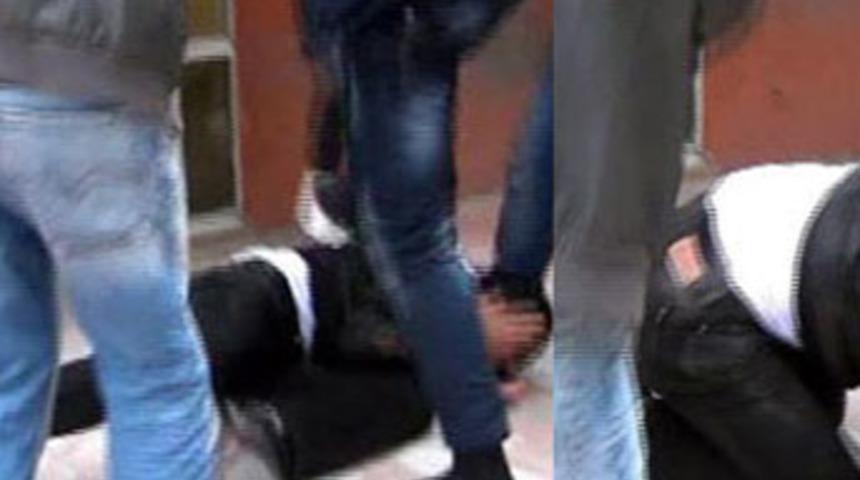 &Ouml;ğrenciler tekme tokat d&ouml;v&uuml;ld&uuml;