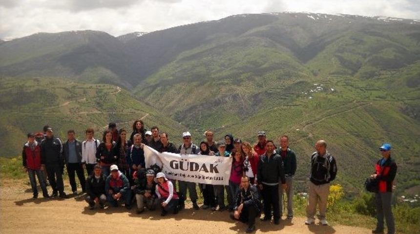G&uuml;m&uuml;şhaneli Dağcılar Tomara&rsquo;da