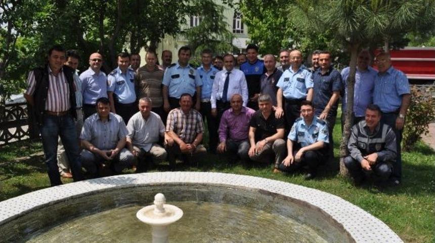 Tayini &Ccedil;ıkan Polis Memuruna Veda Yemeği