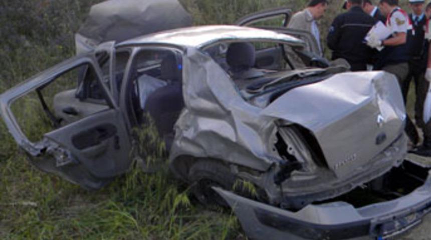 Edirne&rsquo;de trafik kazası: 2 &ouml;l&uuml;, 1 yaralı
