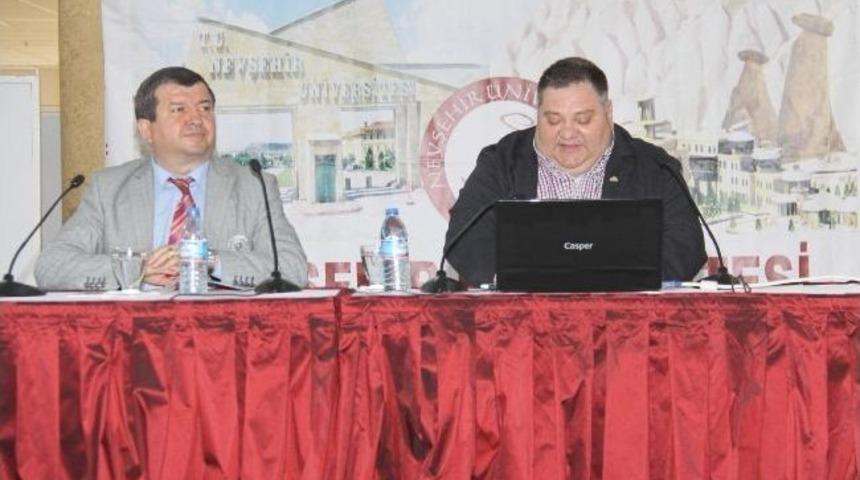 T&uuml;rk D&uuml;nyasının G&uuml;ncel Problemleri Ve Kırım Tatar &Ouml;rneği Konulu Konferans