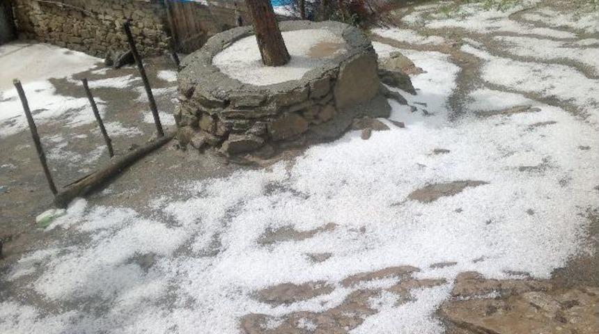 Kulp'ta Dolu Yağışı