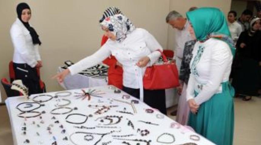 Kadınlar Emeklerini G&ouml;r&uuml;c&uuml;ye &Ccedil;ıkardı
