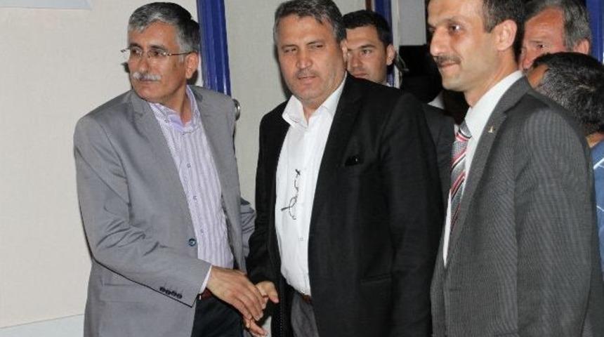 Ak Partili &Ccedil;er&ccedil;i Akhisar&rsquo;ın Nabzını Tuttu