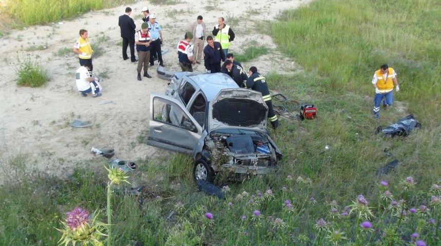 Edirne'de Trafik Kazası: 2 &Ouml;l&uuml;, 1 Yaralı
