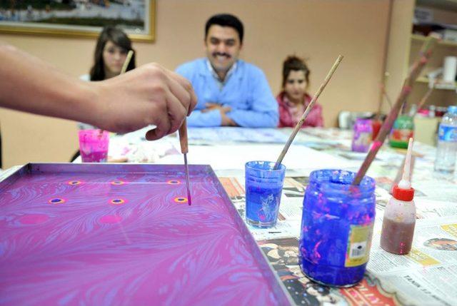 Ankara Sokaklarında &Ccedil;alışan &Ccedil;ocuklar Merkezi Sanat &Ouml;ğretiyor 1