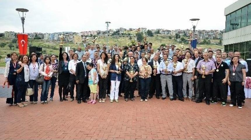 B&uuml;y&uuml;kşehir'in Şampiyonları &Ouml;d&uuml;llerini Aldı