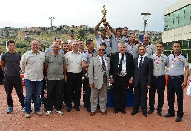 B&uuml;y&uuml;kşehir in Şampiyonları &Ouml;d&uuml;llerini Aldı 3