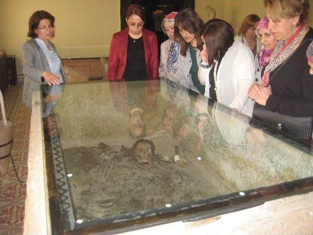 Ak Parti Kadın Kolları Üyeleri, Müzeleri Ziyaret Etti 1