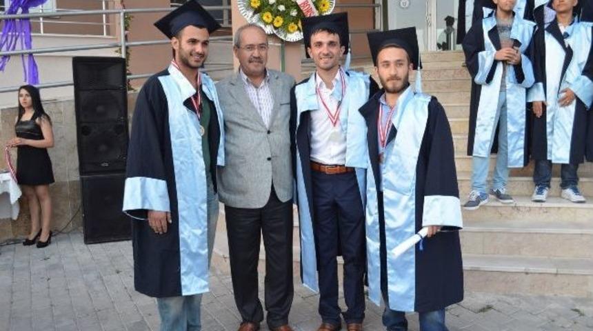 Ad&uuml; S&ouml;ke Meslek Y&uuml;ksek Okulu'nda Mezuniyet Heyecanı