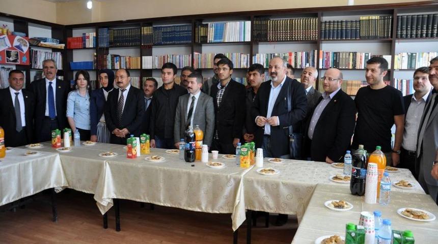K&ouml;y Okuluna 4 Bin Ciltlik Modern K&uuml;t&uuml;phane Kuruldu