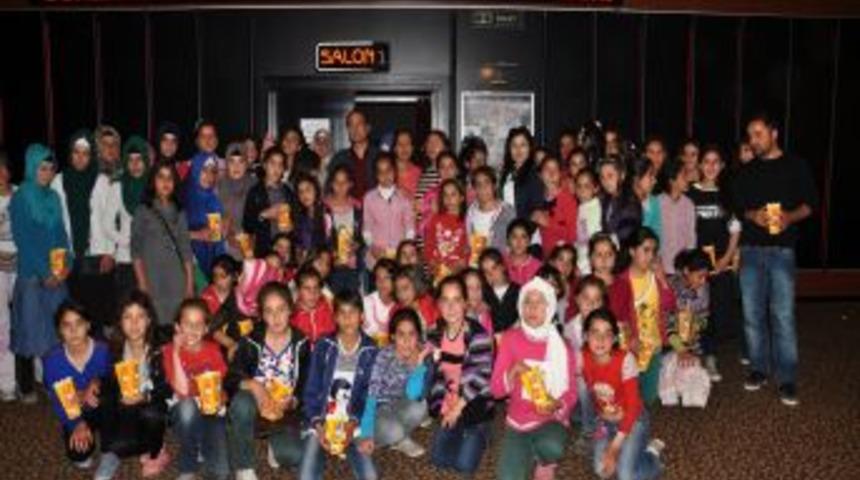 Korkut Kız YBO &Ouml;ğrencileri Ilk Kez Sinemayla Tanıştı