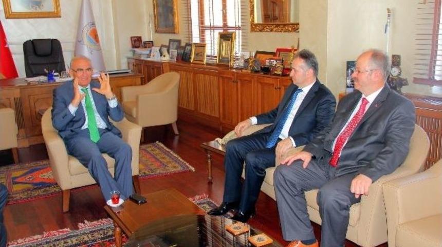 B&ouml;lge M&uuml;d&uuml;r&uuml; &Ouml;zalban, Başkan Yılmaz&rsquo;ı Ziyaret Etti