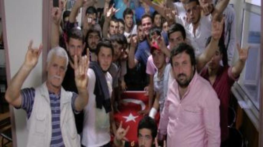 Ak&ccedil;akoca Mhp'li Gen&ccedil;ler Bir Arada