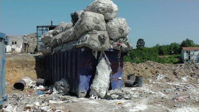 Ak&ccedil;akoca &Ccedil;&ouml;pl&uuml;ğ&uuml; D&uuml;zenli Şekilde İla&ccedil;lanıyor 2