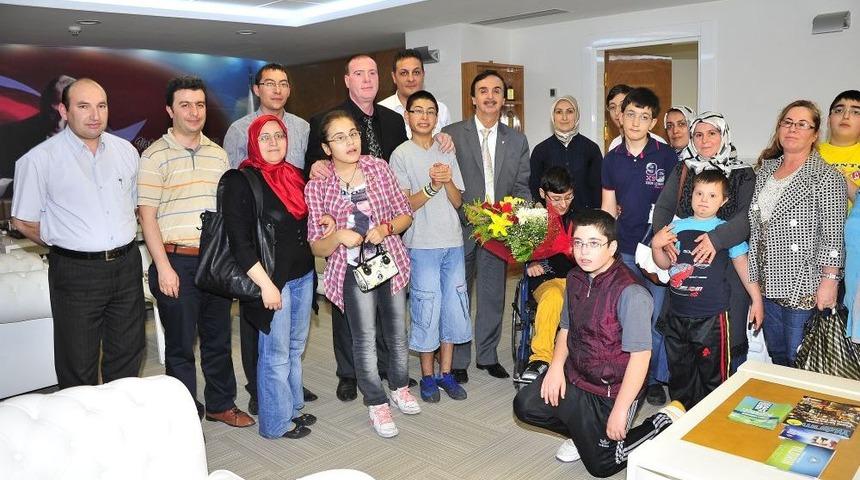 Engelli &Ccedil;ocuklar İstanbul'u Gezdi