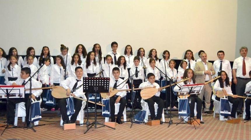 İlk&ouml;ğretim &Ouml;ğrencilerinden T&uuml;rk&uuml; Ş&ouml;leni