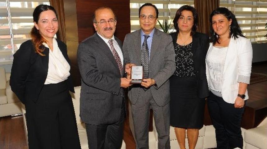 Başkan G&uuml;mr&uuml;k&ccedil;&uuml;oğlu&rsquo;na Bm'den Teşekk&uuml;r Belgesi
