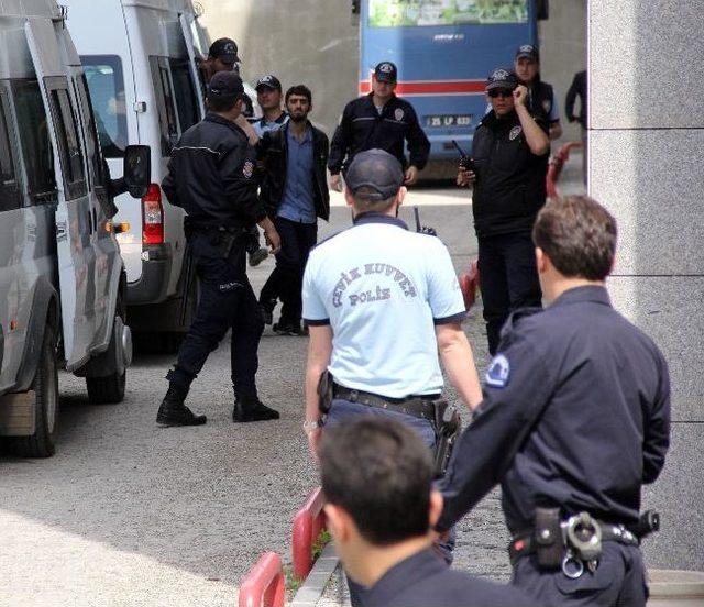 G&ouml;zaltına Alınan 20 &Uuml;niversite &Ouml;ğrencisi Adliyeye Getirildi 2