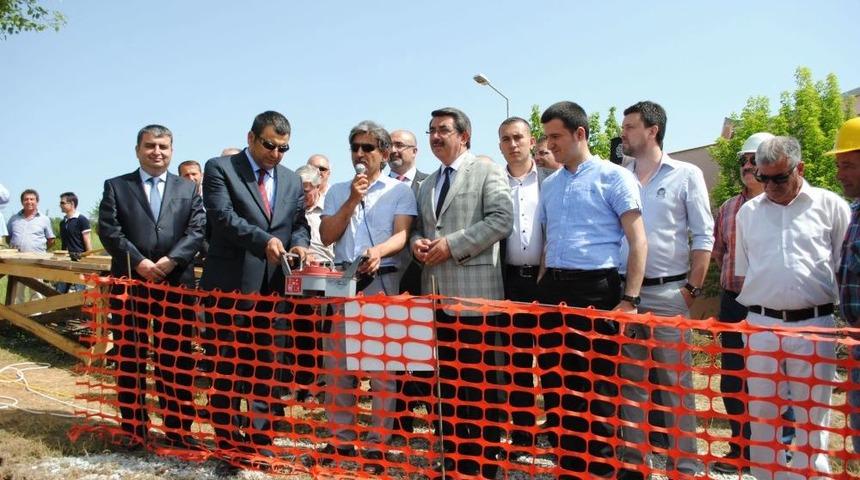 &Ccedil;OM&Uuml; Biga İİBF Yabancı Diller Hazırlık Binasının Temeli Atıldı