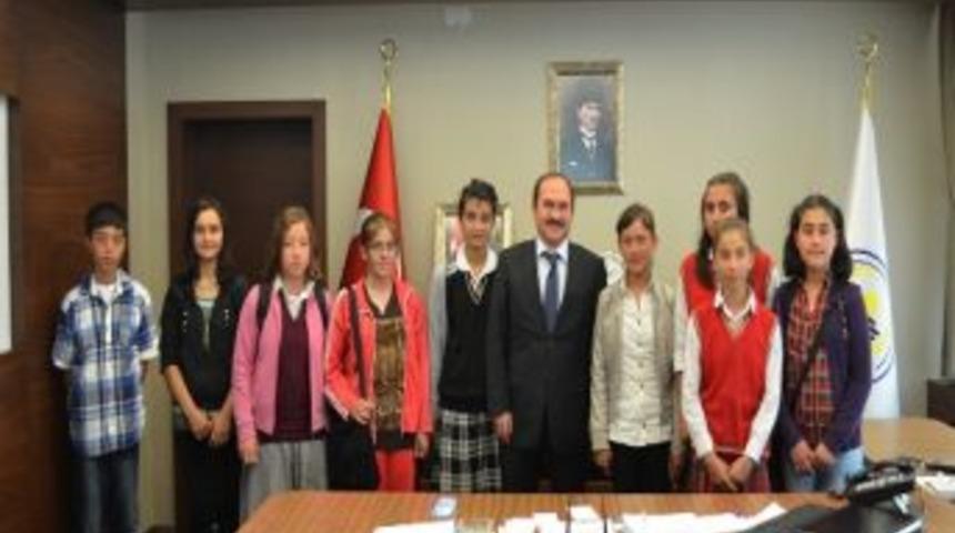 Başkan Eyvaz'a &Ouml;ğrencilerden Teşekk&uuml;r Ziyareti