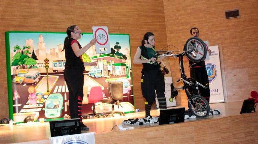 Trafik Kuralları Miniklere Tiyatroyla &Ouml;ğretiliyor