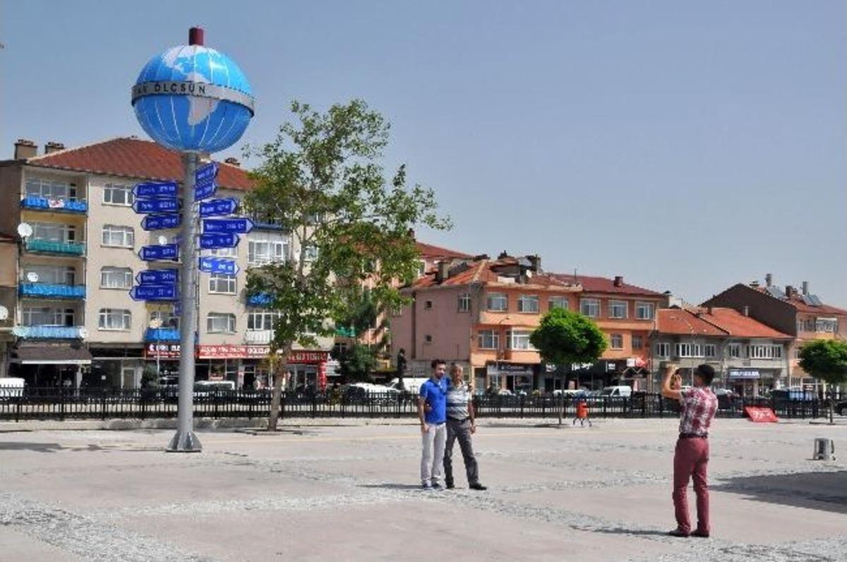 Akşehir&rsquo;e &lsquo;inanmayan &Ouml;l&ccedil;s&uuml;n&rsquo; Anıtı