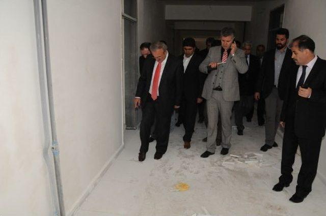 Vali Karaloğlu, Okuldaki &Ccedil;alışmaları Beğenmedi 1