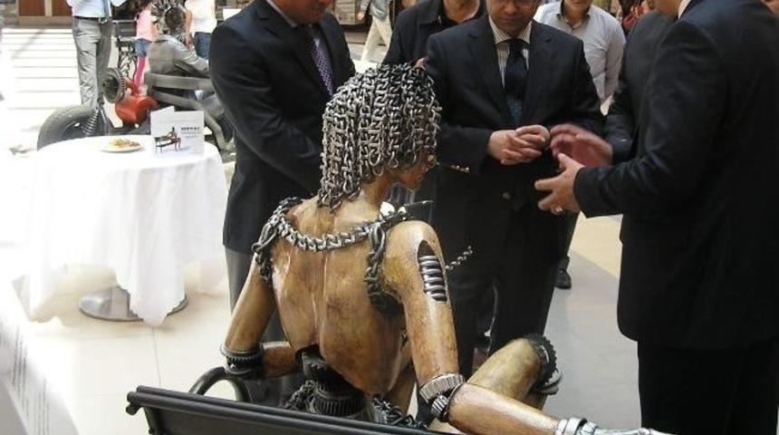 Otomobil Par&ccedil;alarından Heykel Sergisi A&ccedil;tı