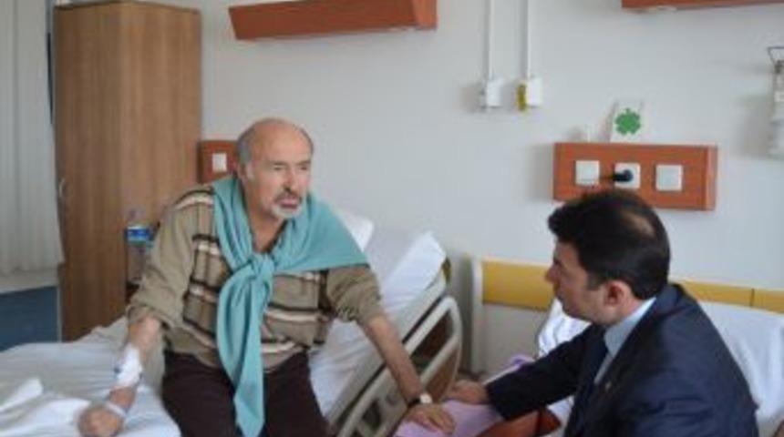 Ulupınar, Ankarada tedavi g&ouml;ren hasta hemşerilerini ziyaret etti