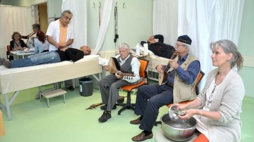 M&uuml;zikle Tedavi Hastalara Şifa Dağıtıyor