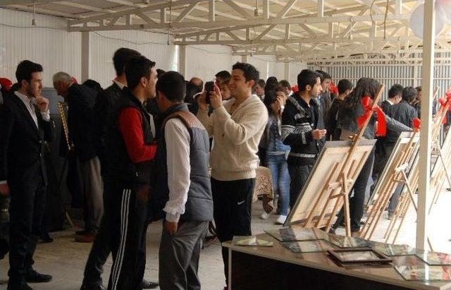 Liseli &Ouml;ğrencilerin Resim Sergisine Yoğun İlgi 2