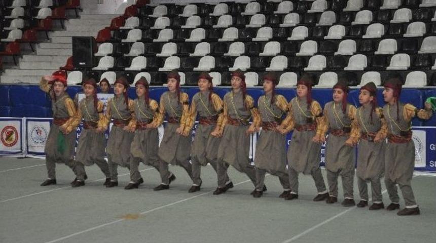 Halk Oyunları Grup M&uuml;sabakaları Yapıldı