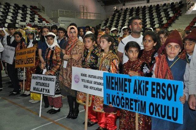 Halk Oyunları Grup M&uuml;sabakaları Yapıldı 1