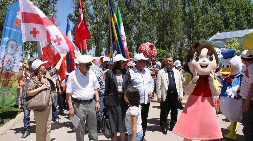 Uluslararası &Ccedil;ocuk Ve Gen&ccedil;lik Tiyatroları Festivali Başladı