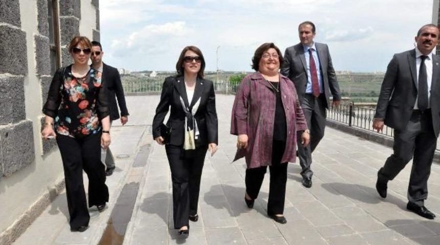 İş Kadınları Diyarbakır&rsquo;ın Tarihi Mekanlarını Gezdi