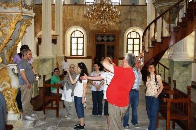 İsvi&ccedil;reli Acentecilere Taksiyarhis Kilisesi&rsquo;nde Ayvalık Tanıtımı 1