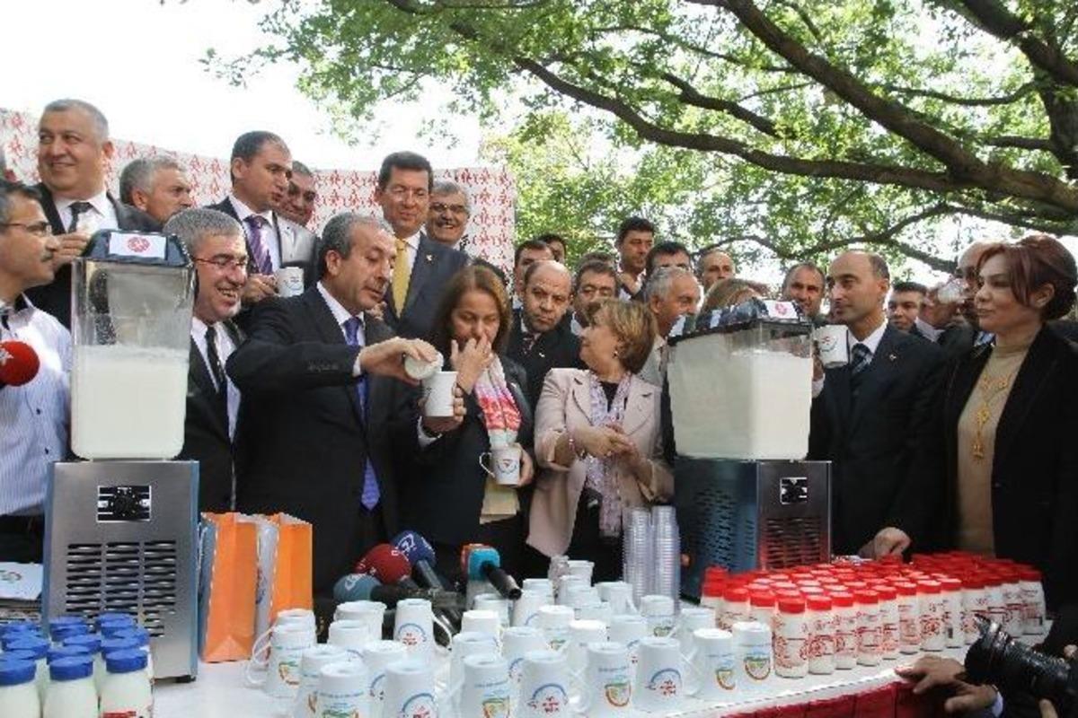 Tbmm&rsquo;de Milletvekillerinin S&uuml;t Ve Ayran Keyfi