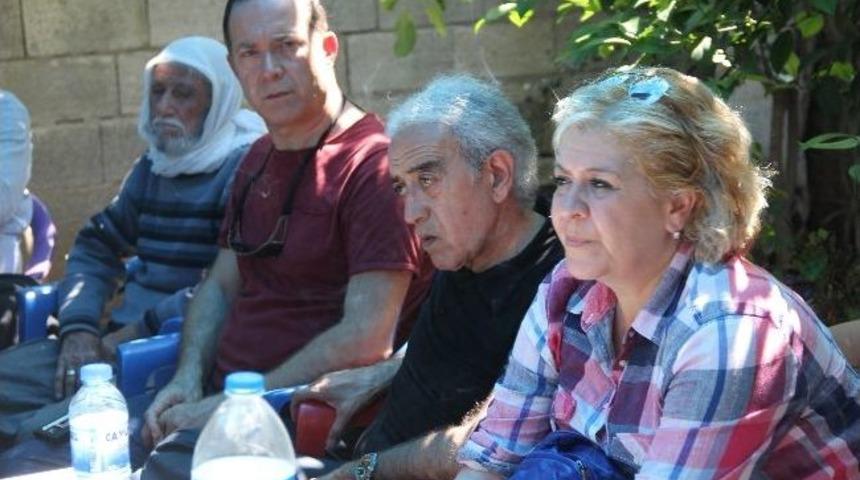 Sanat&ccedil;ılar Reyhanlılı Vatandaşların Acısını Paylaştı