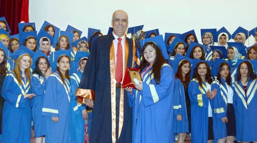 Gen&ccedil; Ebe Ve Hemşireler Yemin Etti