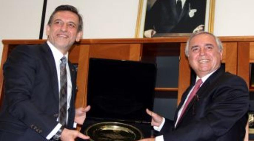 BTSO'da 18 Yıl Sonra Ilk Devir Teslim T&ouml;reni