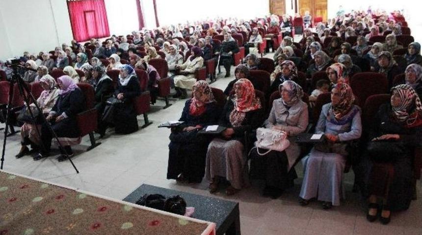 &ldquo;onurlu Aile Huzurlu Toplum&rdquo; Paneli D&uuml;zenlendi